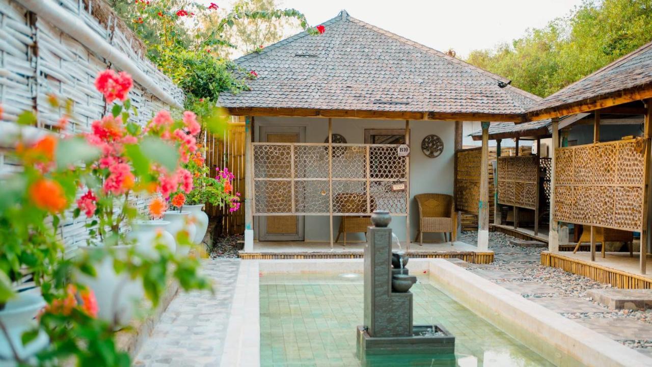 Bungalow Cafe Gili Beachfront ギリ島 エクステリア 写真