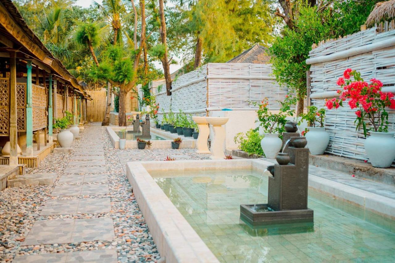Bungalow Cafe Gili Beachfront ギリ島 エクステリア 写真