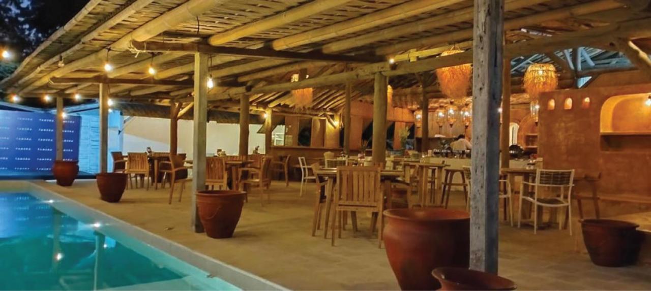 Bungalow Cafe Gili Beachfront ギリ島 エクステリア 写真