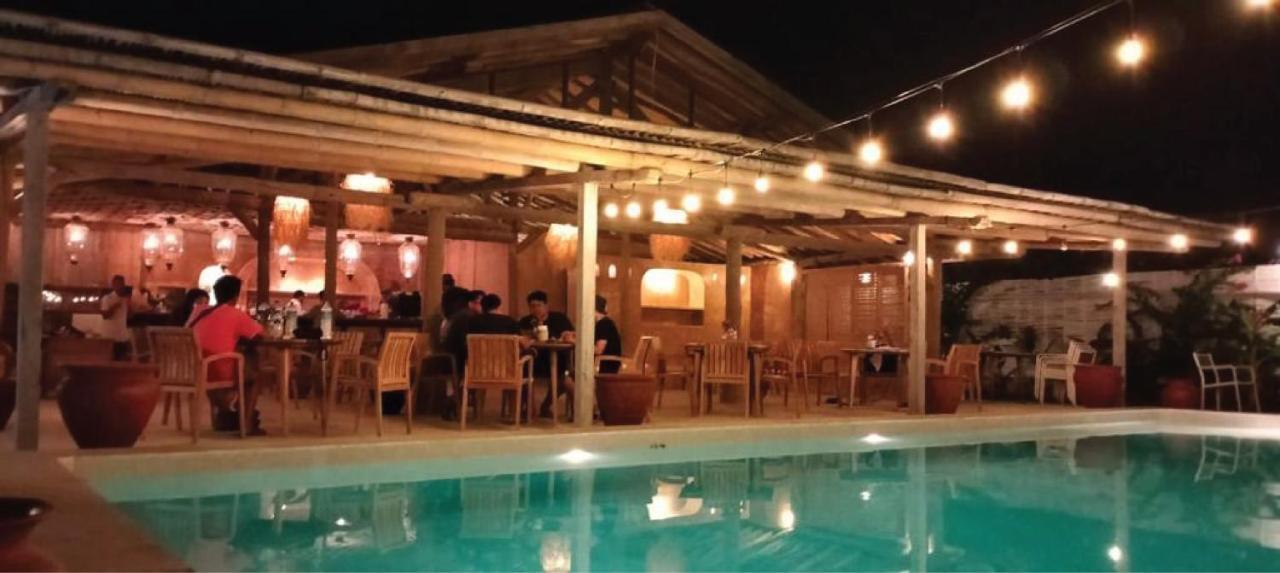 Bungalow Cafe Gili Beachfront ギリ島 エクステリア 写真