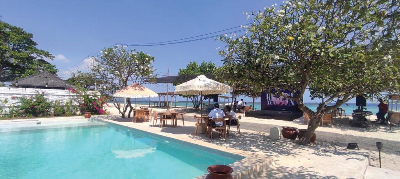 Bungalow Cafe Gili Beachfront ギリ島 エクステリア 写真